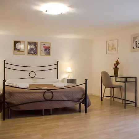 Guesthost - Casa Alchisi - Teatro Cozy *